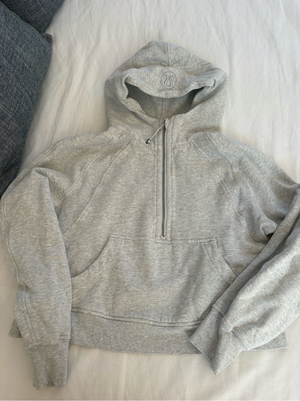 lululemon athletica women’s Light Gray Crop Half-Zip Hoodie Sweater M/L